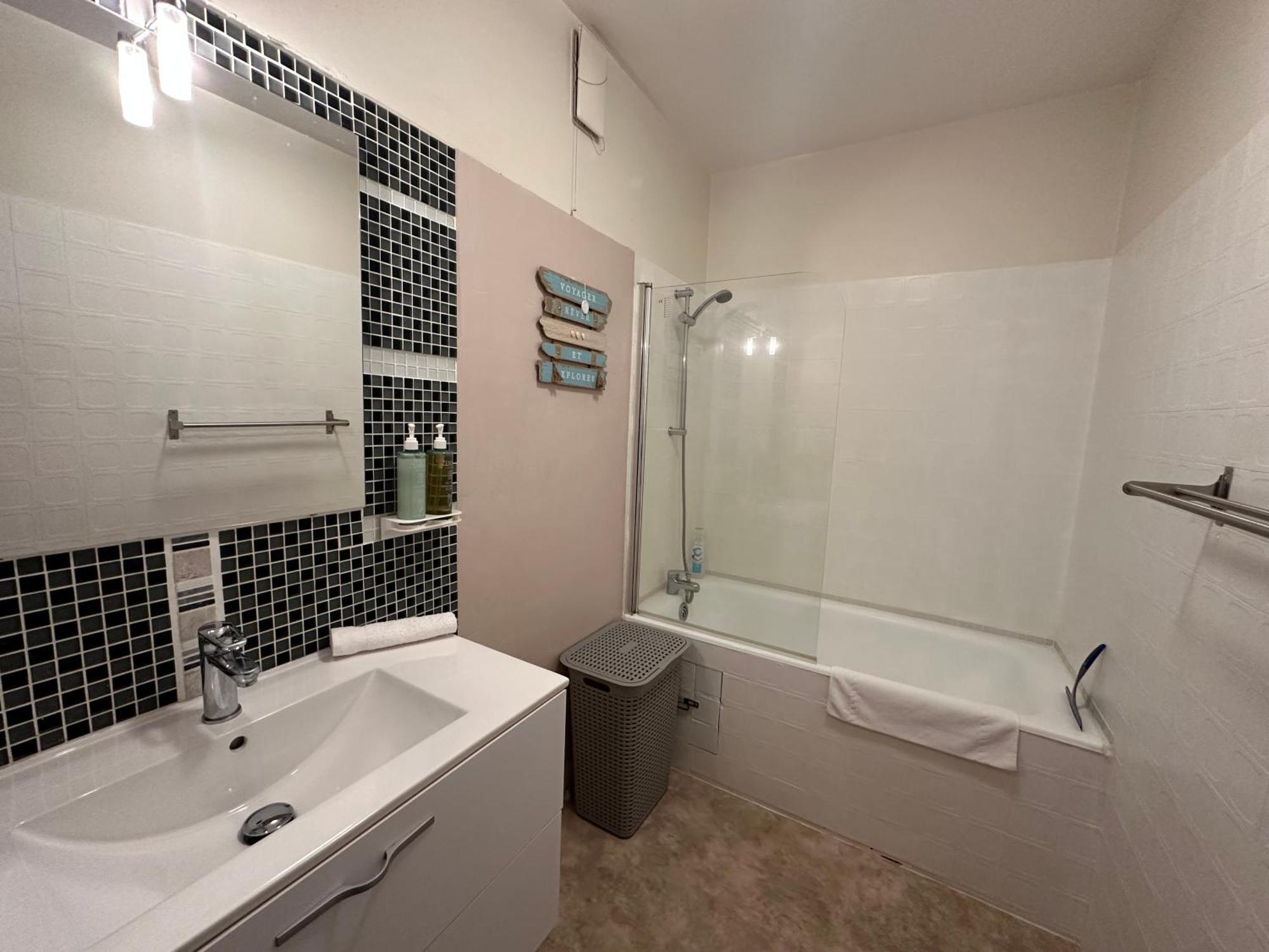 Orleans Centre Proche Gare - Appartement Fonctionnel Residence Calme Parking Prive Gratuit - Le Central Elegance Exterior photo